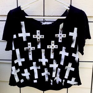 Edgy Cross Slight Crop Top